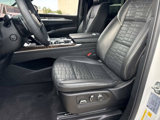 Used 2025 Cadillac Escalade Sport Platinum w/ LPO, ONYX Package AWD/4WD image 21