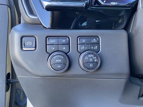 Used 2022 Chevrolet Silverado 1500 LT Trail Boss w/ LT Trail Boss Premium Package image 19