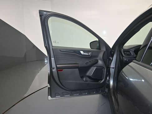 Certified 2025 Ford Escape ST-Line AWD/4WD image 10