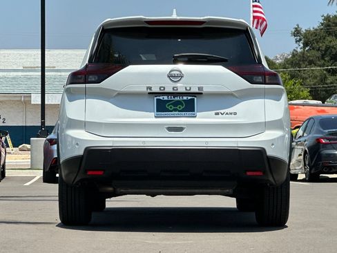 Used 2024 Nissan Rogue SV AWD/4WD image 5