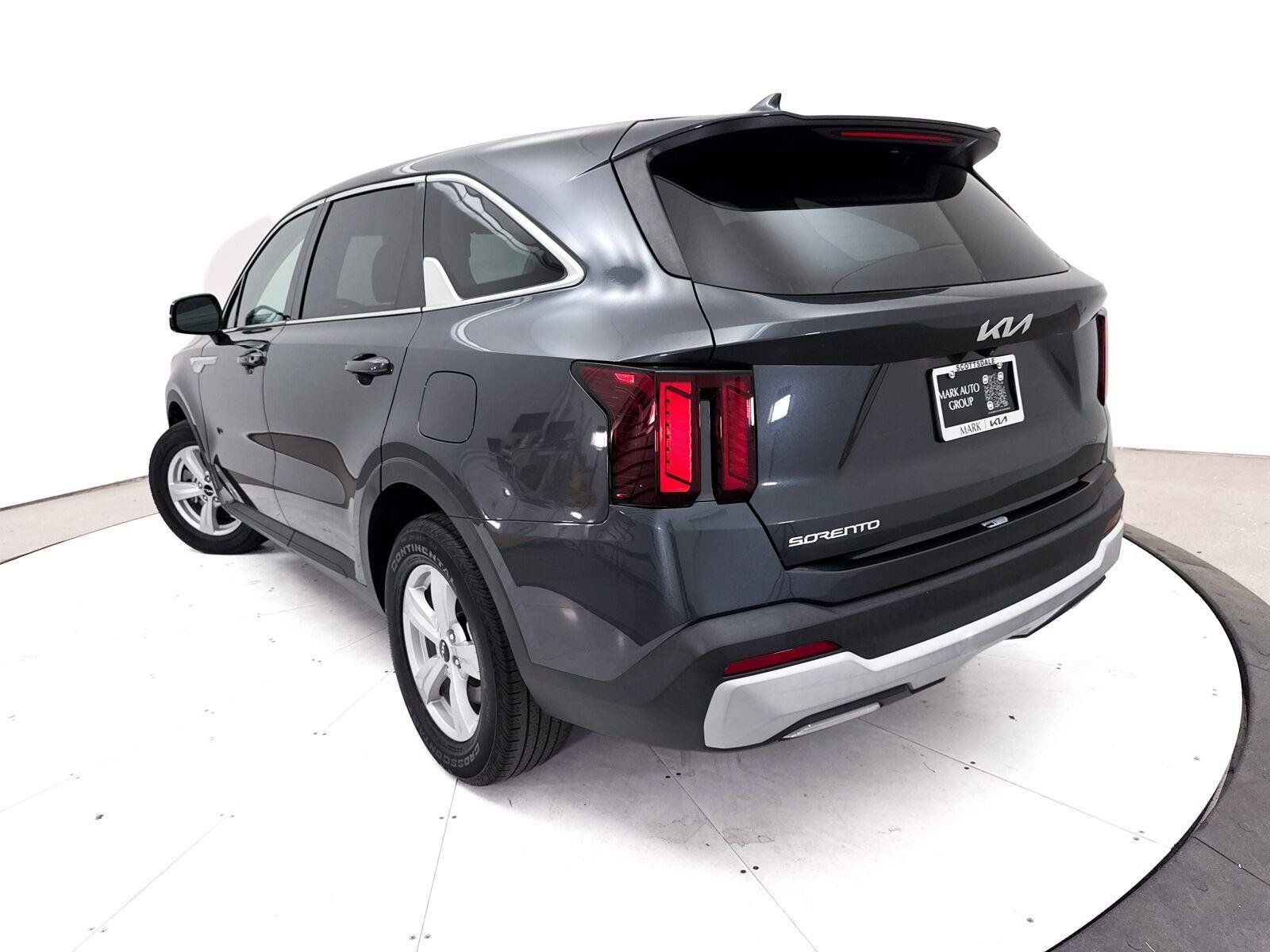 Used 2024 Kia Sorento LX FWD image 6