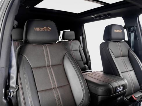 Used 2025 Chevrolet Suburban High Country w/ Sun And Tow Package image 29