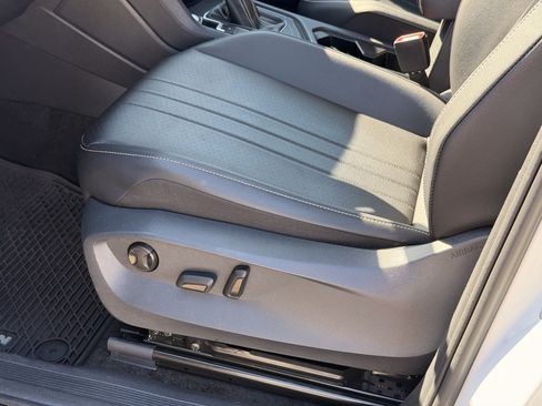 Used 2024 Volkswagen Tiguan SE FWD image 15