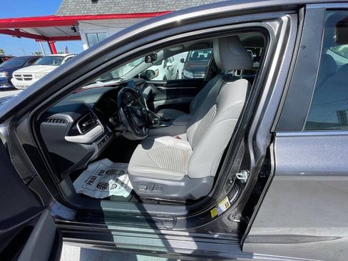 Used 2021 Toyota Camry SE FWD image 6