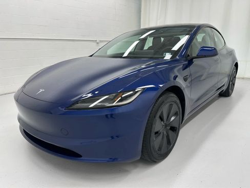 Used 2025 Tesla Model 3 Long Range RWD image 4