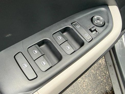 Used 2026 Hyundai Venue SEL FWD image 10