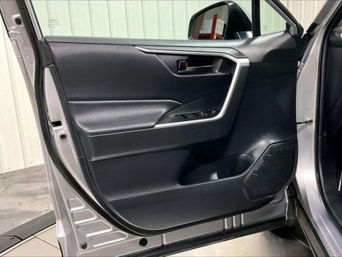 Used 2021 Toyota RAV4 LE image 24