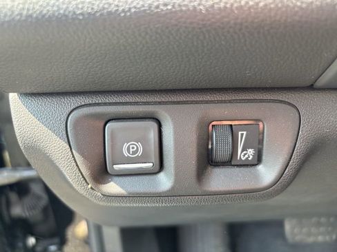 Used 2023 GMC Acadia SLT image 12