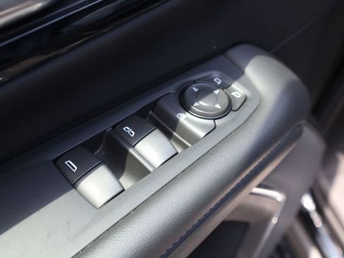 Used 2025 Chevrolet Tahoe LT AWD/4WD image 12