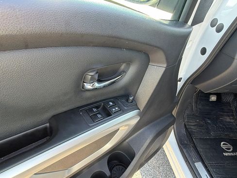 Used 2024 Nissan Titan SV AWD/4WD image 15