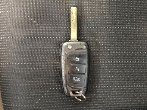 Used 2021 Hyundai Venue SE FWD image 32