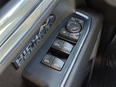 Used 2023 Chevrolet Silverado 1500 High Country w/ Technology Package AWD/4WD image 17