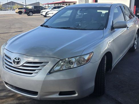 Used 2009 Toyota Camry SE FWD image 1