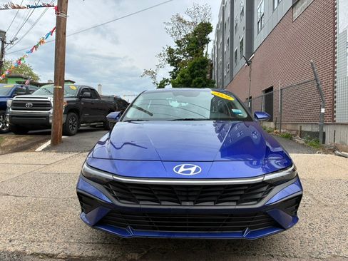 Used 2024 Hyundai Elantra SEL FWD image 2