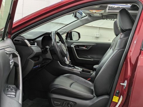 Used 2021 Toyota RAV4 Limited image 3