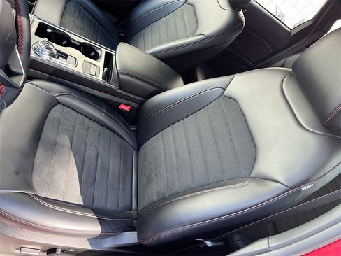 Used 2024 Ford Edge ST-Line image 18