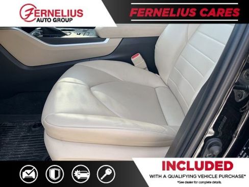 Used 2023 Toyota Highlander XLE image 9