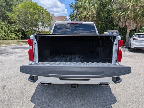 Used 2022 Chevrolet Silverado 1500 High Country w/ Technology Package AWD/4WD image 13