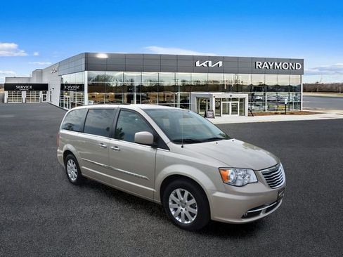 Used 2014 Chrysler Town & Country Touring w/ Trailer Tow Group FWD image 10