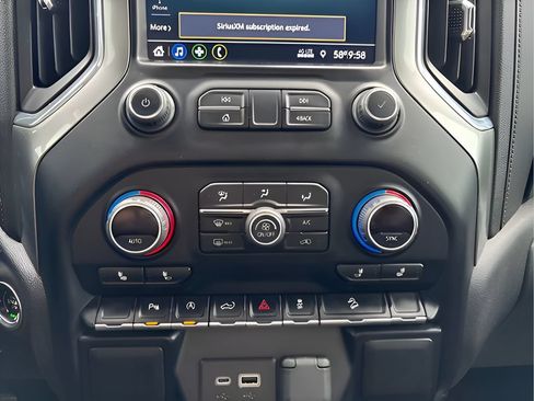 Used 2022 Chevrolet Silverado 1500 LT w/ Z71 Off-Road Package AWD/4WD image 15