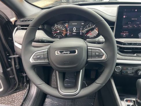 Used 2024 Jeep Compass Latitude image 10