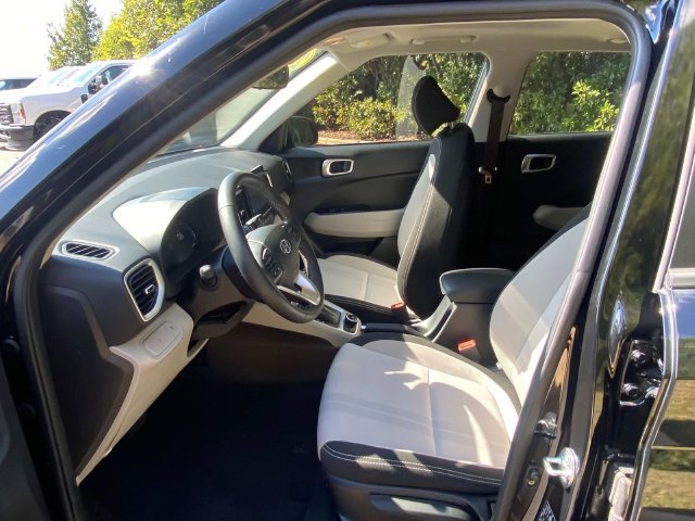 Used 2024 Hyundai Venue SEL FWD image 11