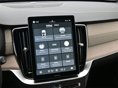 New 2026 Volvo XC90 B6 Plus w/ Protection Package Premier image 20