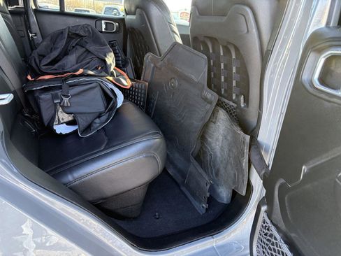 Used 2021 Jeep Gladiator Rubicon image 12