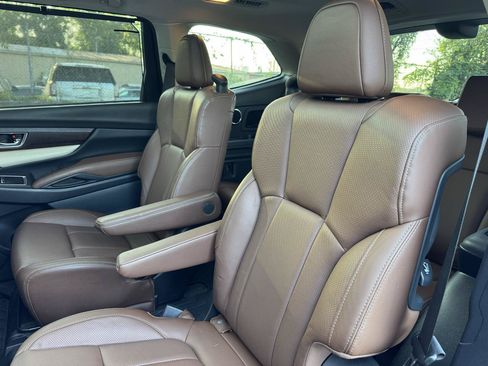 Used 2019 Subaru Ascent Touring AWD/4WD image 16