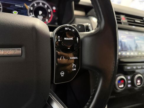 Used 2020 Land Rover Discovery HSE image 34