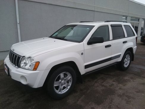 Used 2006 Jeep Grand Cherokee Laredo image 2