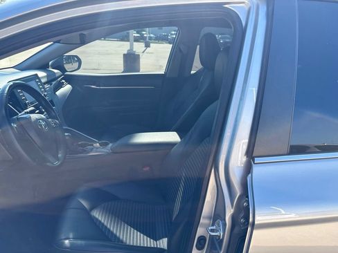 Used 2022 Toyota Camry SE w/ Carpet Mat Package (TMS) FWD image 11