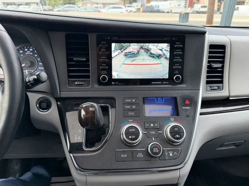 Used 2018 Toyota Sienna XLE w/ XLE Navigation Package AWD/4WD image 36