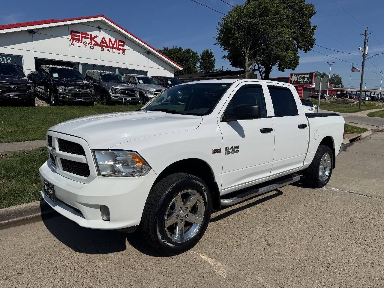 Used 2017 RAM 1500 Express AWD/4WD image 1