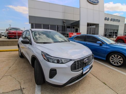 Used 2025 Ford Escape Active FWD image 2