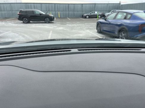 Used 2024 Nissan Kicks SV image 17