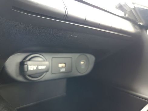 Used 2025 Hyundai Elantra Blue image 30