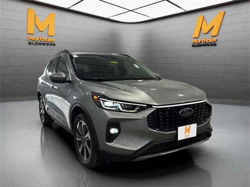 Used 2024 Ford Escape Platinum image 2