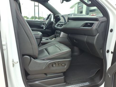 Used 2022 Chevrolet Suburban RST w/ Luxury Package AWD/4WD image 10