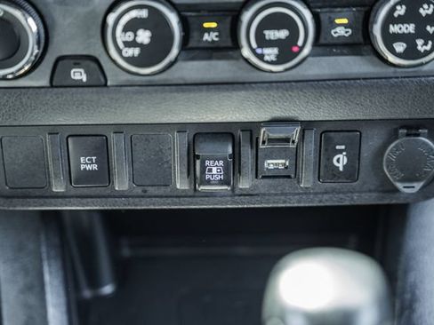 Used 2020 Toyota Tacoma TRD Off-Road AWD/4WD image 25