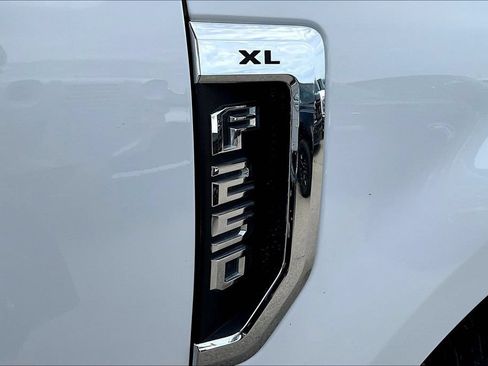 Used 2021 Ford F250 XL w/ Power Equipment Group AWD/4WD image 34
