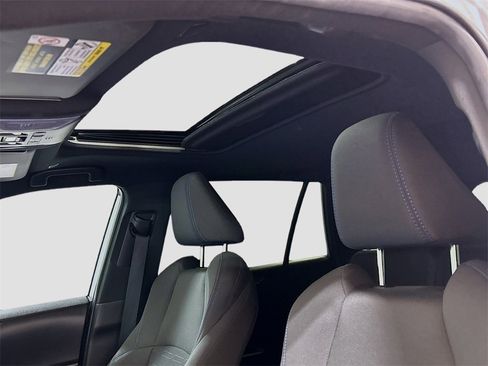 Used 2023 Toyota RAV4 SE image 19