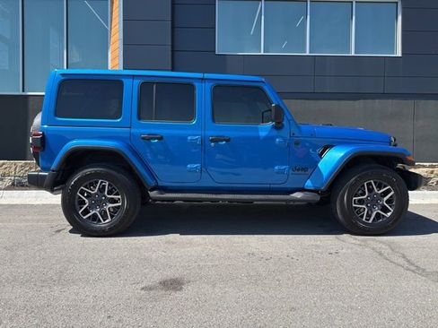 Used 2025 Jeep Wrangler Unlimited Sahara AWD/4WD image 2