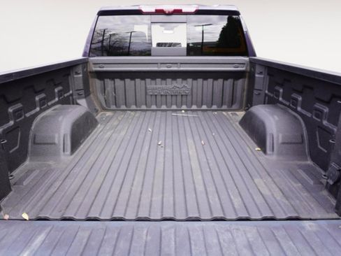 Used 2022 Chevrolet Silverado 1500 High Country w/ Technology Package image 9