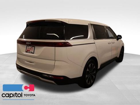 Used 2024 Kia Carnival EX FWD image 2
