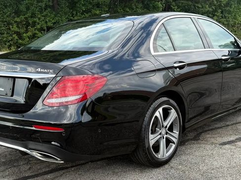 Used 2017 Mercedes-Benz E 300 4MATIC image 4