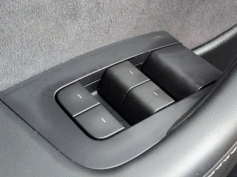 Used 2022 Tesla Model Y Performance AWD/4WD image 23