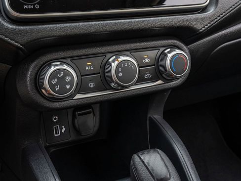 Used 2023 Nissan Versa S w/ Trunk Package image 27