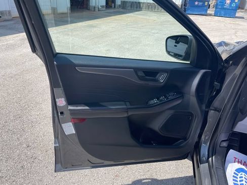 Used 2025 Ford Escape Active AWD/4WD image 10