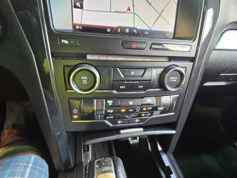 Used 2016 Ford Explorer XLT w/ Equipment Group 202A AWD/4WD image 21